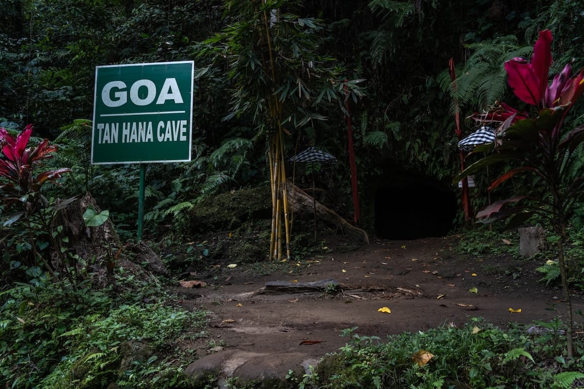 Tan Hana Cave at the Kanto Lampo Waterfall Sign