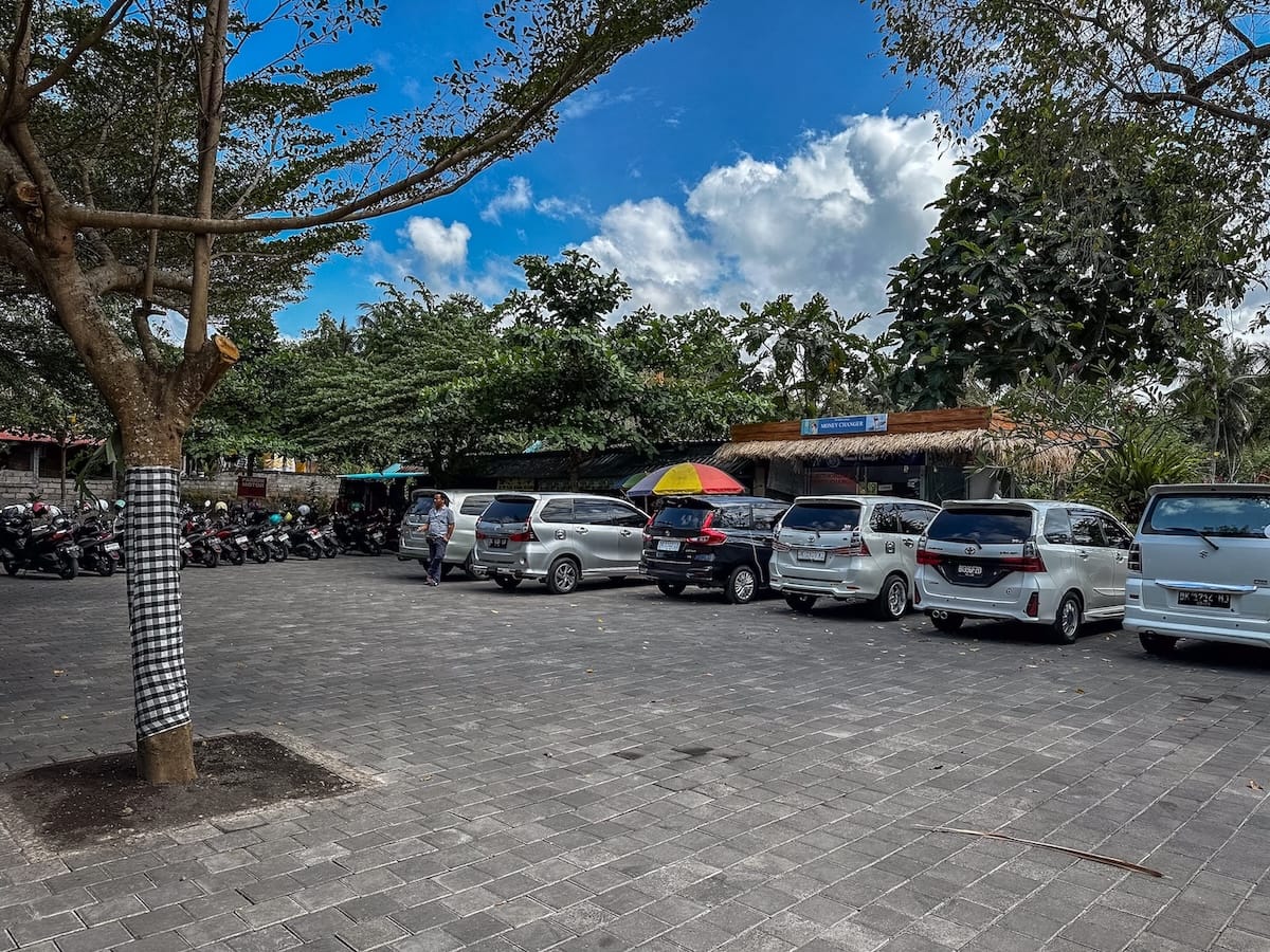 This is a parking lot at Kanto Lampo waterfall with cars in it