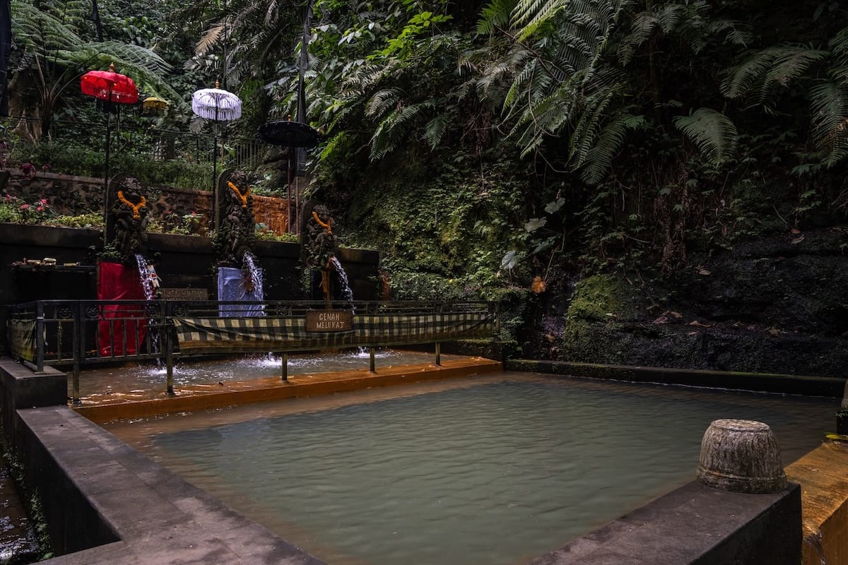 Tirta Waledan Pancoran Tiga Rasa

These are healing waters and a tub that you can bathe in at Ulu Petanu waterfall