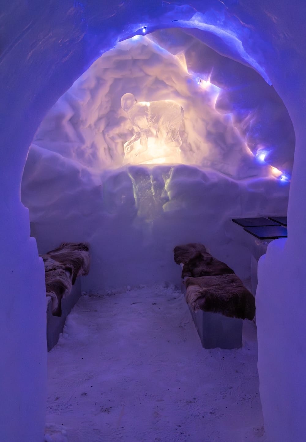Ice restaurant sculptures