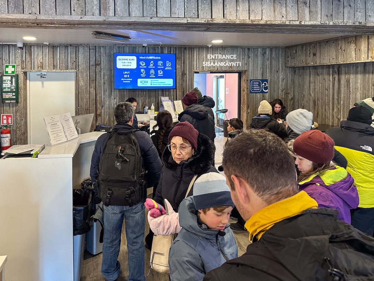 Crowds at the entry point