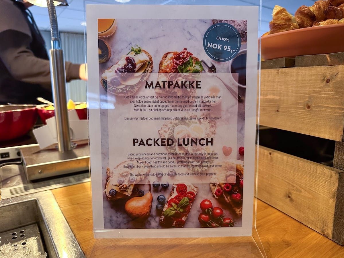 Matpakke options at the Scandic Bryggen.
This is a sign talking about the Matpakke (a Norwegian take-away tradition usually pertaining to lunch). The sign gives the price (95 NOK) and some details about it.