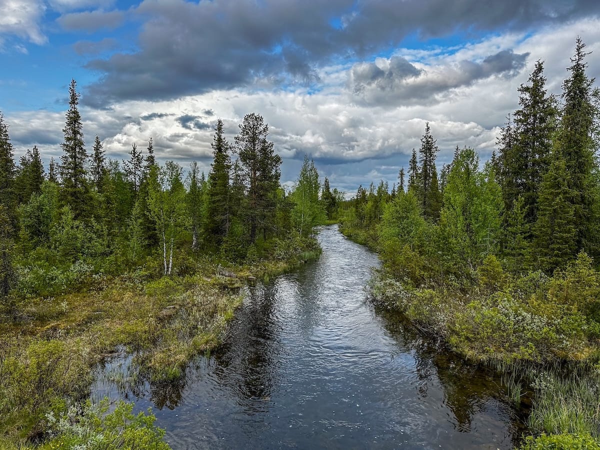 The landscapes surrounding Reindeer Lodge