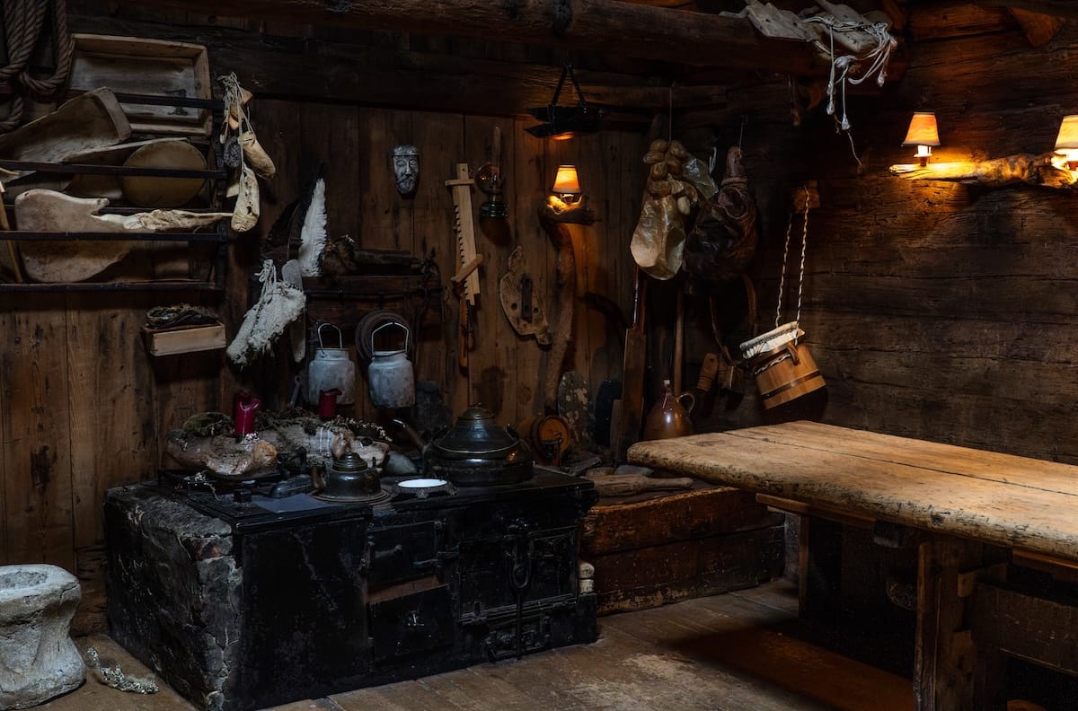 Kirkjubøargarður (the inside of an old farm house with relics from the Faroese past)