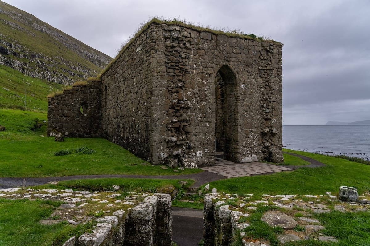 a stone building that is unfinished in the faroe islands by the sea