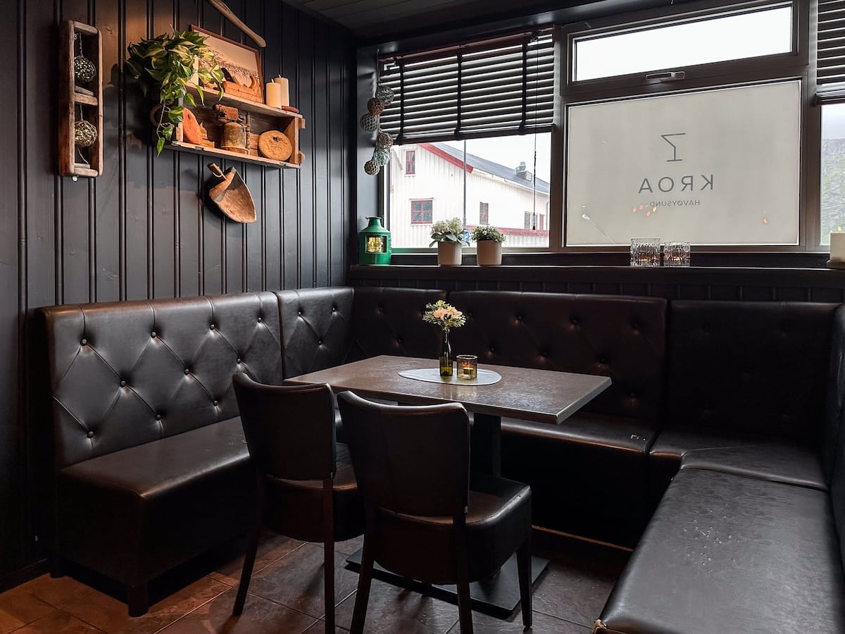 Kroa serves food like burgers and sandwiches