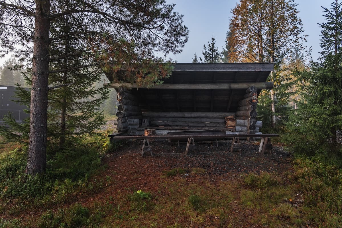 There are also shelters where you can build a fire