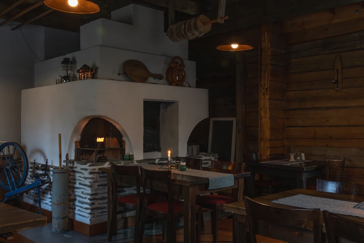 Breakfast and dining area