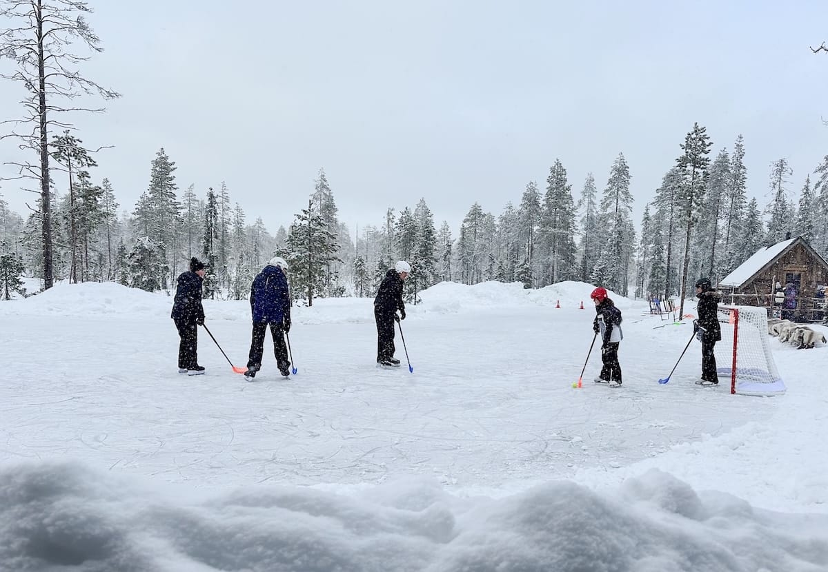 Ice hockey on a snowy day at Kotatieva