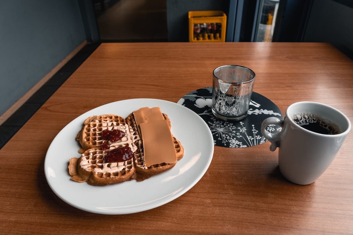 Waffle and coffee at Otto Jenssens