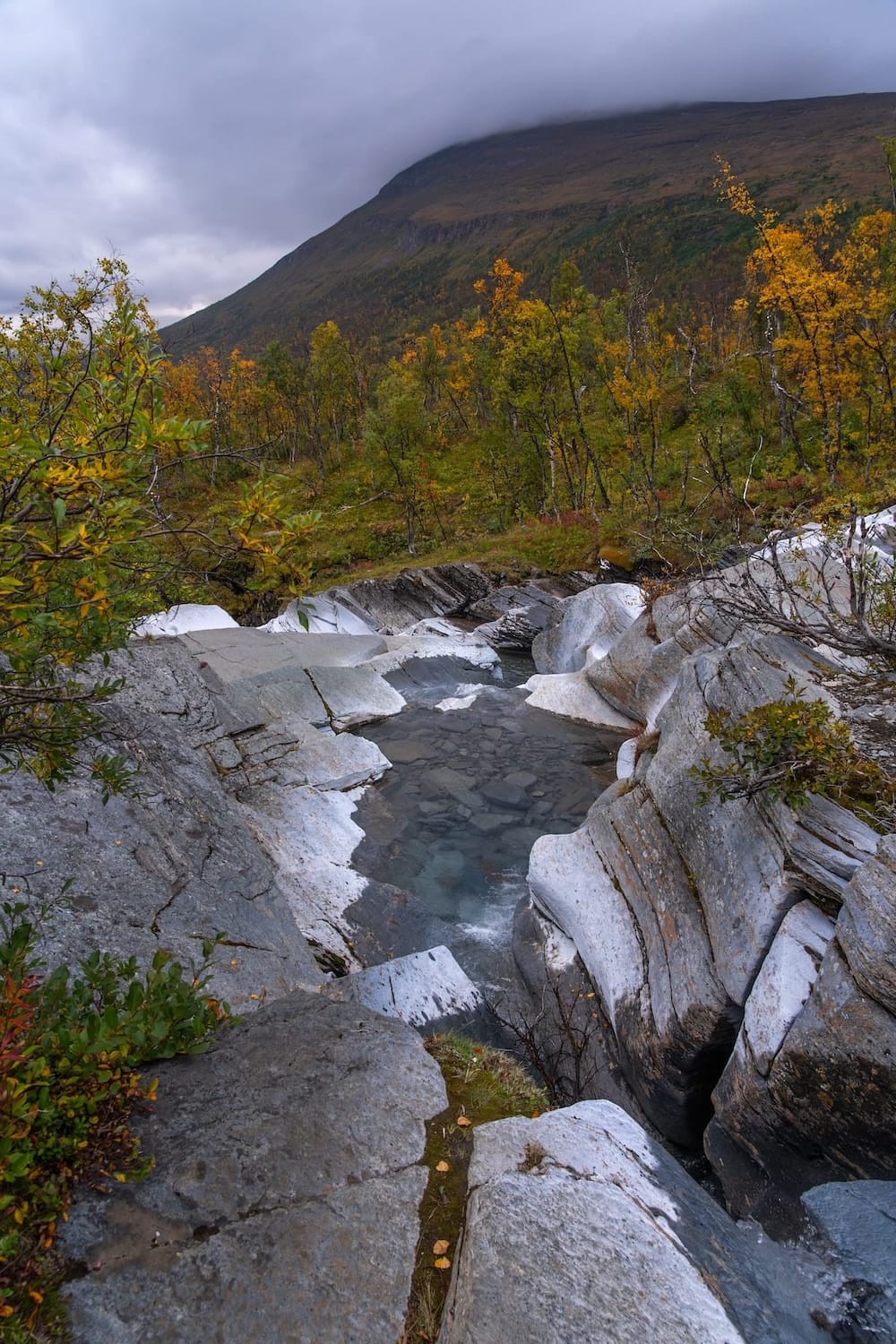 The trail to the left of the highway (the best cascades are here)