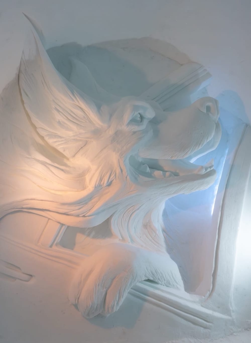 Arctic SnowHotel guide 

A beautiful snow carving in the ice restaurant
