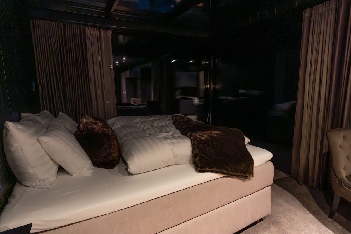 A king-size bed at of Levi OloResort