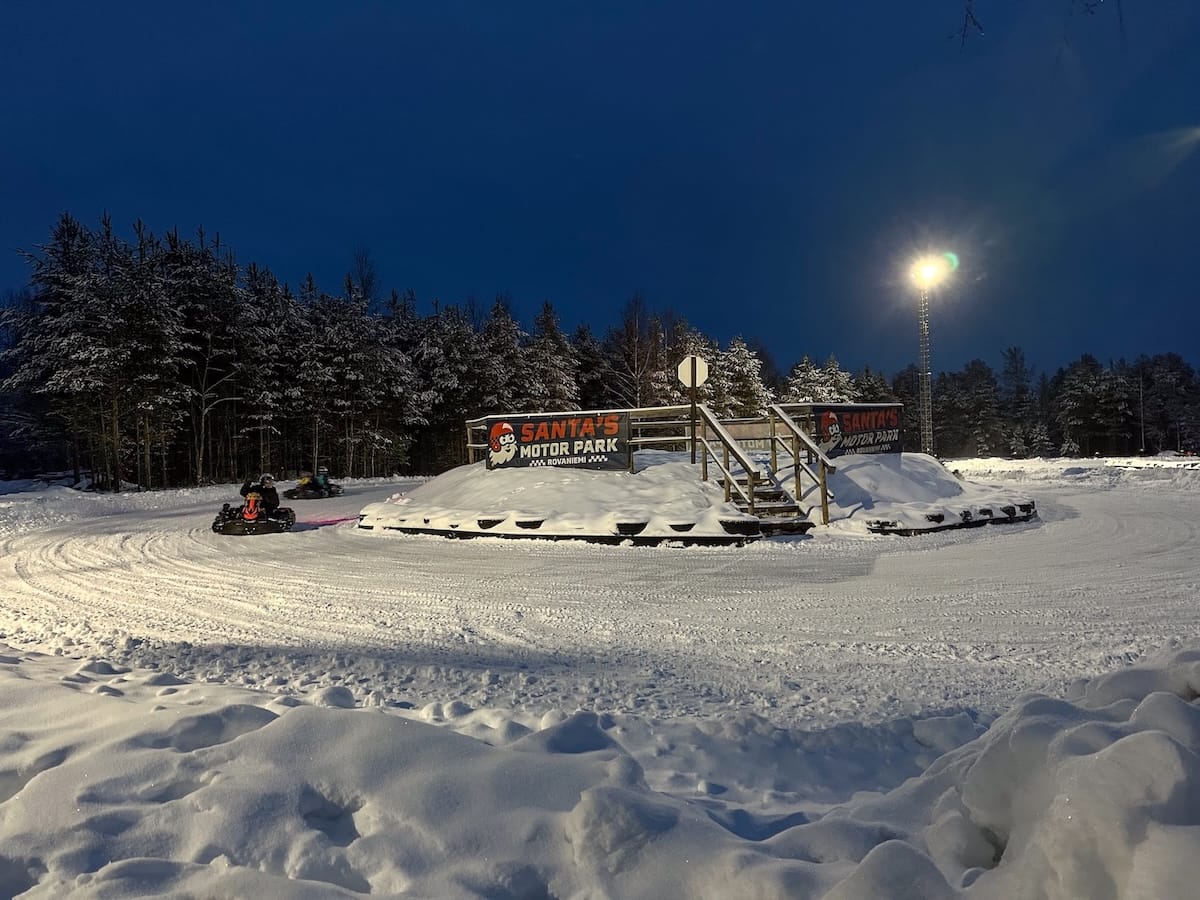 Ice karting in Rovaniemi | Santa's Motor Park
Two people in ice karts going around a bend on a racetrack in the snow.