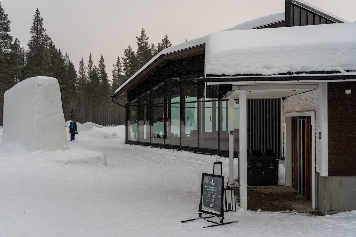 How to visit Lapland Hotels SnowVillage from Levi and Ylläs
Photo: The entrance area to Lapland Hotels SnowVillage with snowy background.
