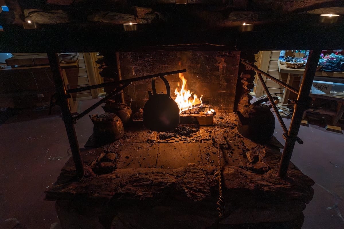 Livo Arctic Resort
_____
A fire with a teapot on it
