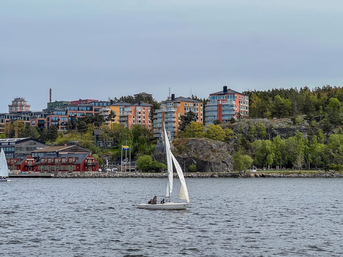 Stockholm archipelago boat tour guide _____ Views of a sailboat in front of a shoreline from a boat