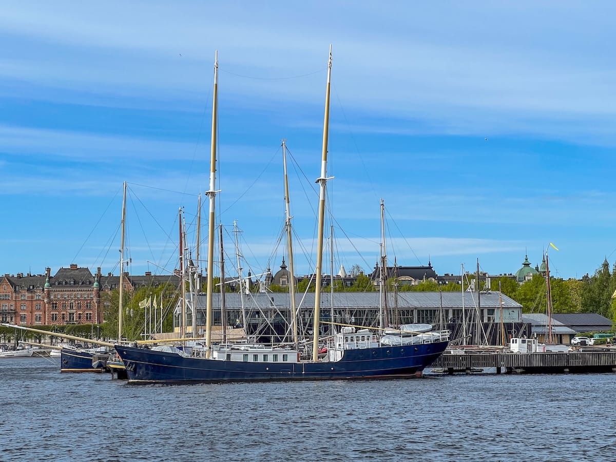 Stockholm archipelago boat tour guide
_____
A large sailboat in the harbor in Stockholm