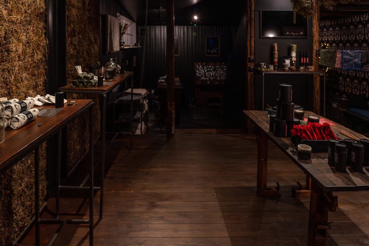 My fragrance tour at Fischersund in Reykjavík
_____
inside a dark perfume store