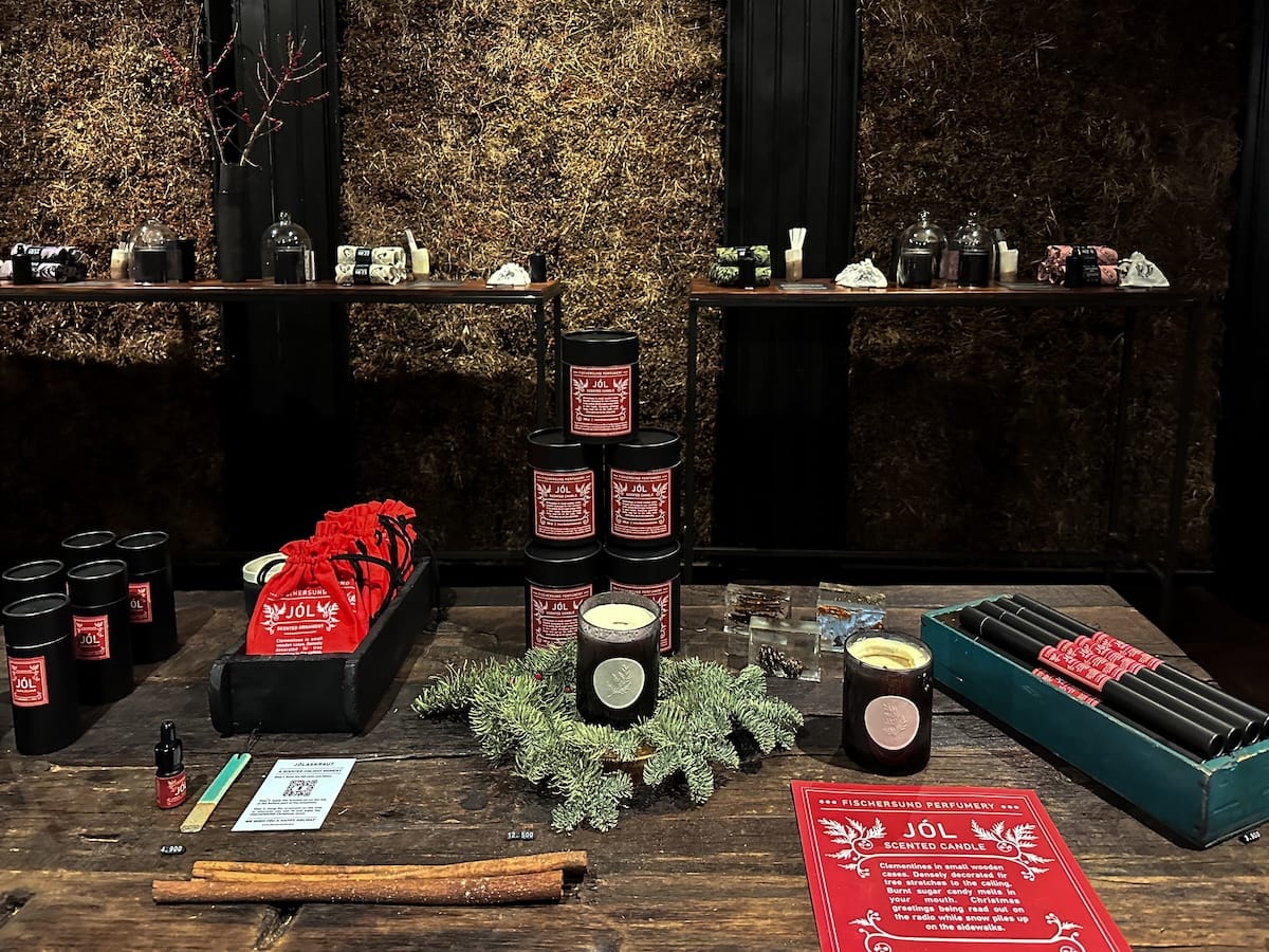 My fragrance tour at Fischersund in Reykjavík
_____
a holiday collection with different candles and home fragrances