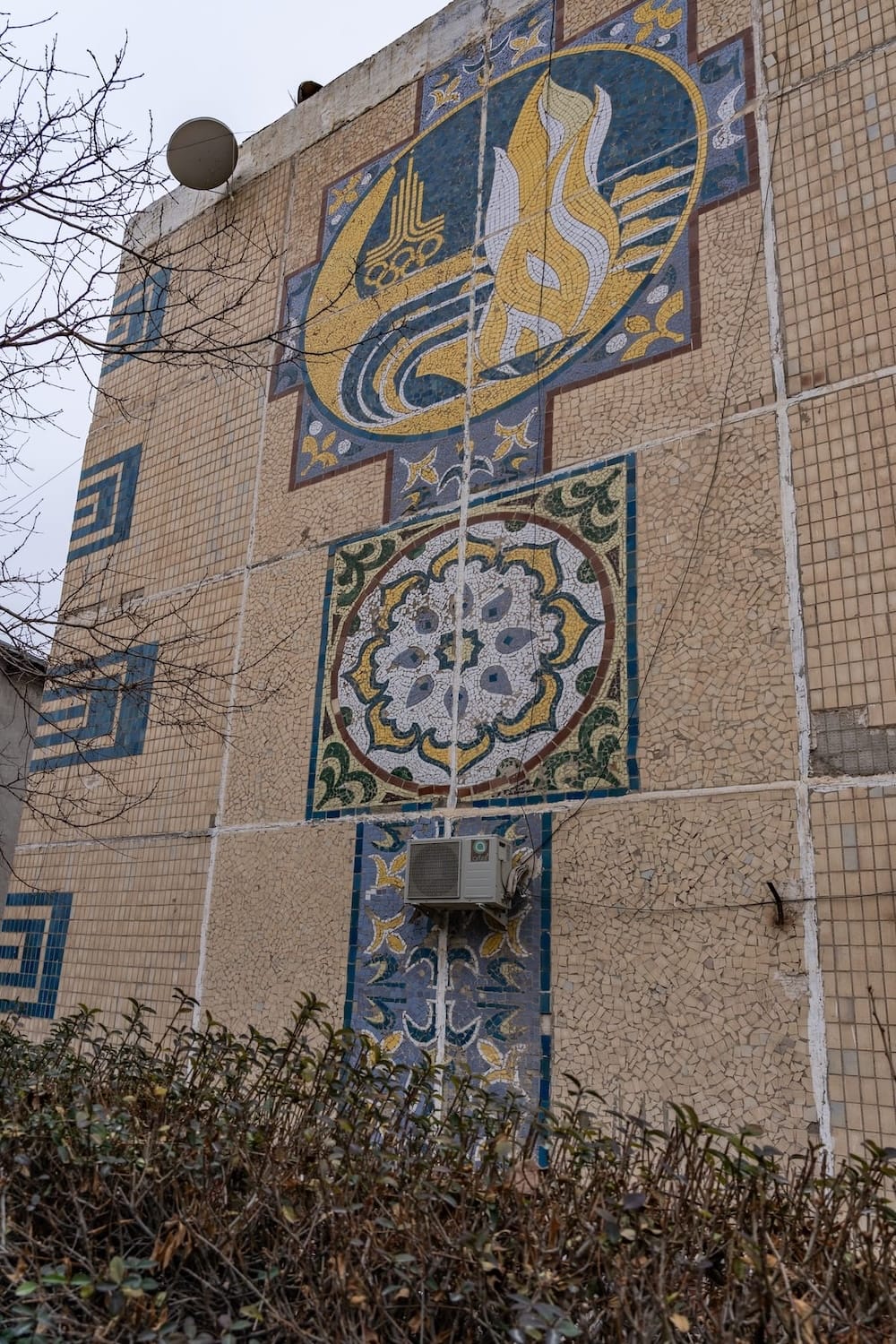 1980 olympic games mosaic on a building's facade