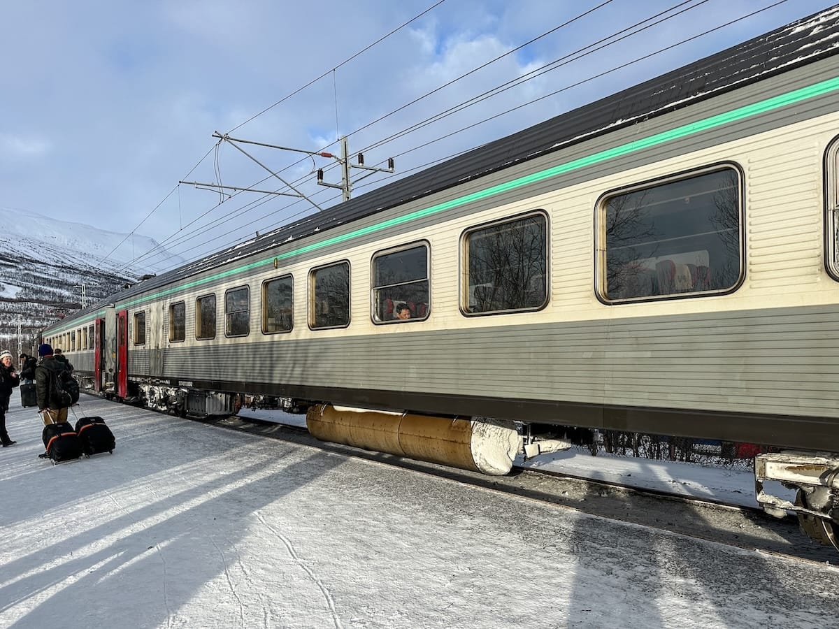 a train in the arctic with snow on the ground